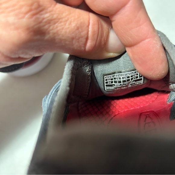 Keen Uneek O2 Sport Sandals Magnet Tango Red Gray Boy Girl 2 youth 1015485 Shoes - Picture 6 of 6